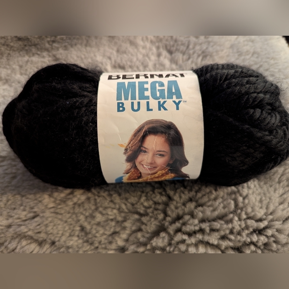 Bernat Mega Bulky Yarn, Acrylic #7 Jumbo, 200g Black New